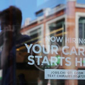 米4月雇用17.5万人増、予想下回る　賃金伸び鈍化　失業率3.9％