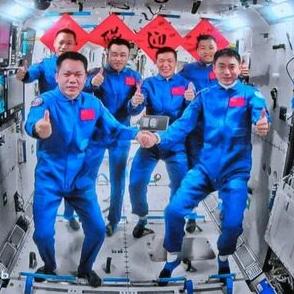 中国の宇宙船「神舟18号」が中国宇宙ステーションに到着　ゼブラフィッシュも宇宙へ