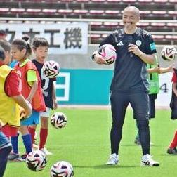 「小野伸二さんのトラップはすごかった」　小学生がくぎ付け　沖縄のサッカー教室でプロの技を伝授