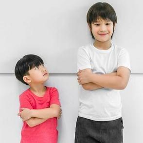 「幼少期の筋トレで背が伸びなくなる？」「生理が来ると伸びは止まる？」　子どもの身長のウワサの真偽を専門医に聞く