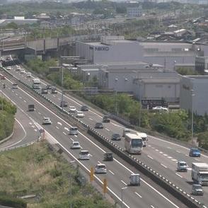 東海3県の高速道路 4日夕方にかけ東名や新東名の下りで20kmの渋滞予想 東海道新幹線には空席も