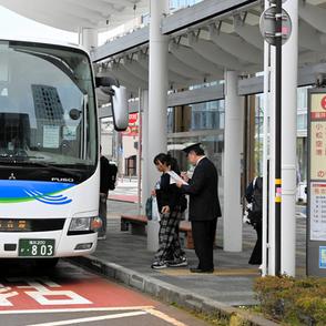 北陸新幹線延伸、名古屋へは高速バスが人気　「乗り換え不便」問題で