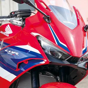 ホンダ新型「CBR400R」を撮影！ 2024年モデルはウイングレットを搭載しスポーティさがアップ