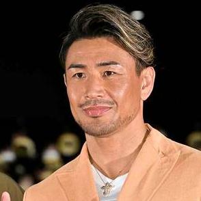 魔裟斗・長女の成長ぶりにファン仰天「随分大きい」　タレント妻との写真に「姉妹に見えます」