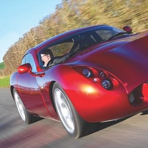 ちょっと「度を超えた」挑戦？　TVR T 400R　346km/hのタスカン　ナンバー付きGT1マシン（1）