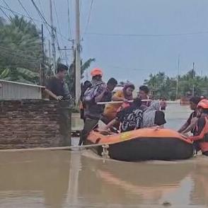 インドネシア中部　連日の豪雨で洪水発生　14人死亡