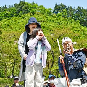 【早出し】山の神に感謝　小国で小玉川熊まつり