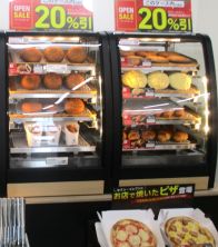 セブン-イレブン新大型店舗「SIPストア」 焼成パン・淹れたて紅茶・冷凍食品で効果出現