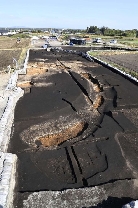 南九州にも階層的な社会が…県内最古級の古墳か　直径20mの溝に囲まれた遺構が出土　鹿屋・名主原遺跡