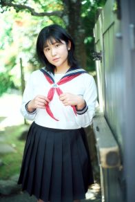 注目の21歳グラドル、セーラー服から大迫力ボディ露わ