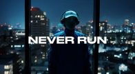 ビッケブランカが怪しげなダンス披露、本日リリース「Never Run」のMV公開
