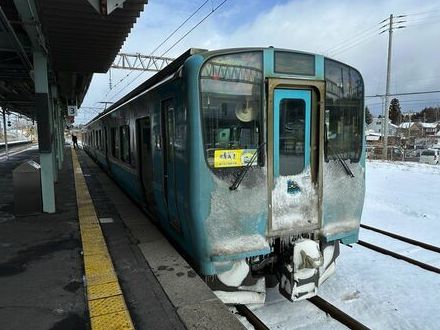 星野リゾートが手がける「観光列車」 車内料理の豪華さに仰天　青い森鉄道が運行「酒のあで雪見列車」に乗車