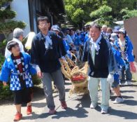 五穀豊穣願い練り歩き　奈良県御所市で伝統行事「蛇曳き汁掛け祭り」　完全な形は5年ぶり