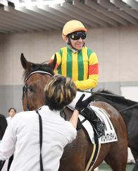 横山典弘騎手が通算２９４４勝で単独２位に　岡部幸雄氏「３０００勝を目指し、６０歳まで乗ってほしい」