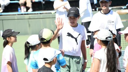 伊達公子さん直伝、子どもらナイスショット　岐阜市でテニスクリニック