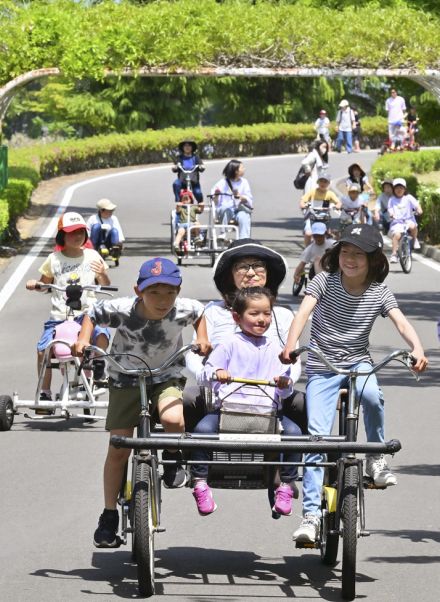 子どもの笑顔...晴天に映える　福島県内26地点で今年一番の暑さ