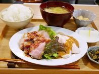 【大阪】名店は駅ビルにあり。SNSで話題の定食屋『土鍋ごはん あお』が人気の理由