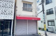 この店、入口どこ!?2階に小さな看板が出る自由が丘の町中華。探検気分で行ってみた