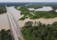 豪雨による洪水で男児死亡、２００人救助　米テキサス州