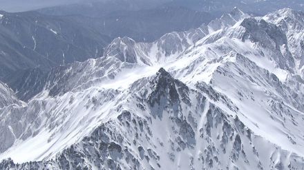 北アルプス槍ヶ岳で遭難　雪上で足を滑らせる　単独登山の東京都の35歳男性が重傷　県警ヘリで救助