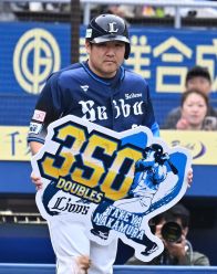 西武・中村剛也が今季初４番でプロ野球史上４７人目の通算３５０二塁打