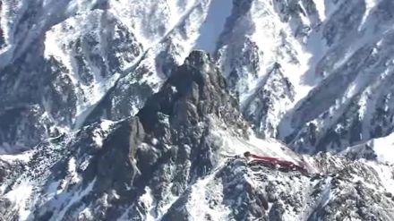 北アルプス槍ヶ岳で下山中に転倒し足を骨折・35歳男性をヘリで救助