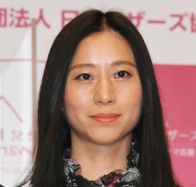 三浦瑠麗氏、娘との２ショット公開「子どもの日に東京ドームにきました」巨人Ｔシャツ着込む