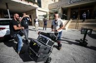 アルジャジーラのイスラエル支局を閉鎖、当局による強制捜査の瞬間「ジャーナリストを標的にするのは犯罪」