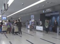 GW最終日…空港には帰国した多くの旅行客 滞在先で円安が財布を直撃「ハンバーガー1つ2千円」「自炊した」
