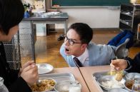 市原隼人「給食のために学校に行っていた」　学校給食の思い出語る