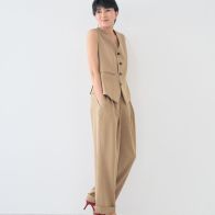 悩殺黒ドレス！ 板谷由夏がドラマのアザーカット公開　ファン「ビジュえぐい」「横顔美しい」「色気見習いたい」