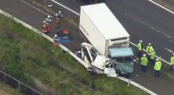 群馬・伊勢崎市　国道事故3人死亡　2人重軽傷　トラックがワンボックスカーと正面衝突　3台絡む事故に