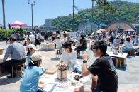 熱海で「春のビール祭り」、3日間で2万人来場　海辺で浜焼き楽しむ
