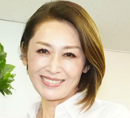 井上尚弥VSネリ観戦の三原じゅん子参院議員がキメファッションで存在感…大物２人と３ショット