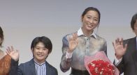 杏さん　サプライズの花束に感激　「僕のお母さんになってくれてありがとう」　中須翔真さん（13）　感謝伝える