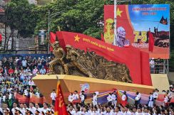 仏植民地支配終結の闘いから70年 ベトナムで式典