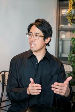 成田修造が語る、壮絶だった子ども時代　「父は失踪、母は脳出血。でも、みんなが想像するほど不幸でもなかった」