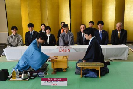 【名人戦】和洋好対照の勝負メシ　藤井聡太名人「ハンバーグ＆ステーキ」豊島九段「すしとそば」