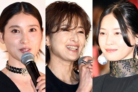 ＜吉瀬美智子＞土屋太鳳、西野七瀬との3ショットを公開　「あぶない刑事女子チーム」と紹介