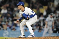 山本由伸、８イニング２失点４勝目も… 大谷翔平から三振の少なさをネタにイジられる