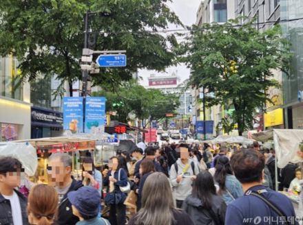 ソウル明洞のにぎわい…以前の「主役」は中国語、今は英語、ドイツ語、フランス語