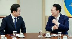 尹大統領　入院控えた最大野党代表に電話＝健康気遣う