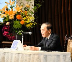 日銀・植田総裁、円安「物価に影響及ぼしやすくなった」　講演で言及