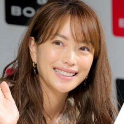 奇跡の４０代“エビちゃん”こと蛯原友里、“おうちモード”の姿に「色気全開」「ママって思えない若々しさ」