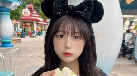 なえなの ディズニーランドでの食い倒れ“えぐかわショット”を公開　愛くるしい瞳で見つめる姿にファン大興奮