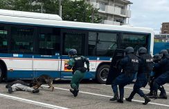 バスジャック想定し対応確認　京成バスと警察がテロ対策訓練