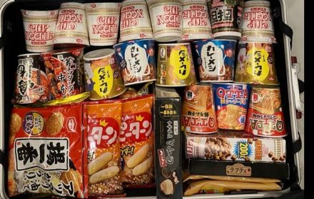 タイで買うと2～3倍の日本食→現地の人にも喜ばれるお土産に　スーツケースは「詰め方検定段位所持者」「日本のインスタント食最高」