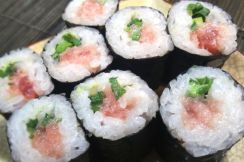 ネギトロ、炙りサーモン超え人気は、10～20代男女が「寿司店で絶対に食べたいネタ」【完全版】