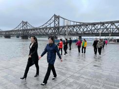 北朝鮮人の労働者たちが中国で異例の市内観光　「ストレスは限界」