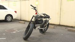 ペダル付き原付バイクで「昭和通り」を逆走した疑い　ナンバープレートがなくパトカーから逃走中　福岡